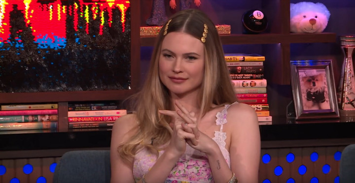 Usai Melahirkan, Istri Adam Levine Kembali ke Panggung Victoria's Secret