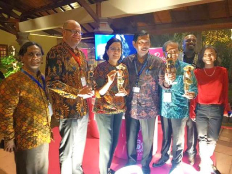 Menteri Keuangan Sri Mulyani dan Menteri Koordinator Bidang