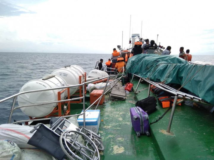 Tabrakan dengan Kapal Tanker, Penumpang MV VOC Batavia Jatuh ke Laut