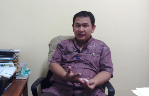Sekretaris Kelurahan Achmad Subhan di kantor Kelurahan Rawa