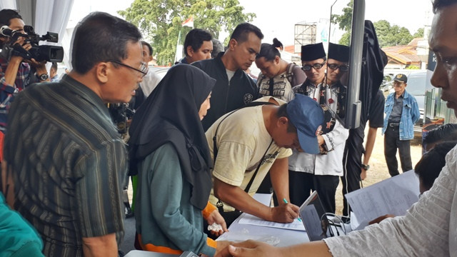 Warga Ikuti Simulasi Pendaftaran Hunian DP Rp0