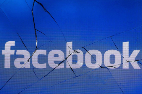 Facebook Hapus Ratusan Akun yang Sebar Hoaks Politik