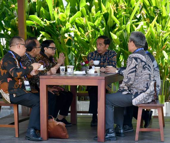 Presiden dan Menteri Ngopi Bareng di Sela IMF-World Bank