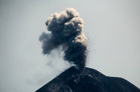 Gunung Anak Krakatau Berstatus Waspada