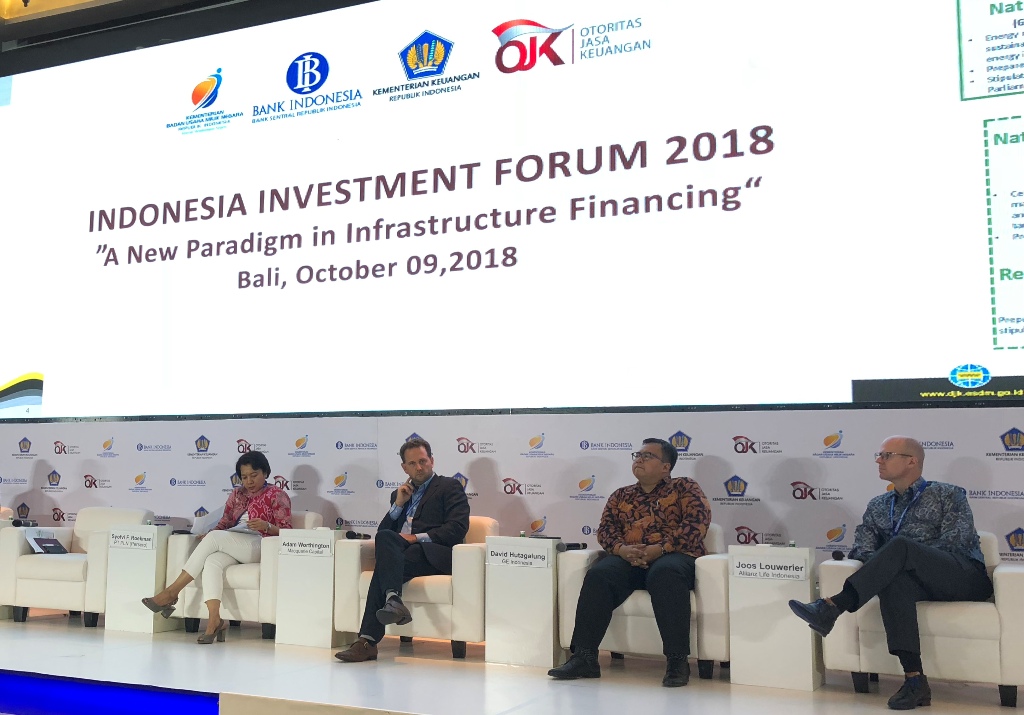 Country Manager & Direktur Utama Allianz Life Indonesia Joos Louwerier (paling kanan) saat hadir menjadi salah satu pembicara dalam diskusi panel di Indonesia Investment Forum (IIF) 2018 (Foto: Allianz Indonesia)