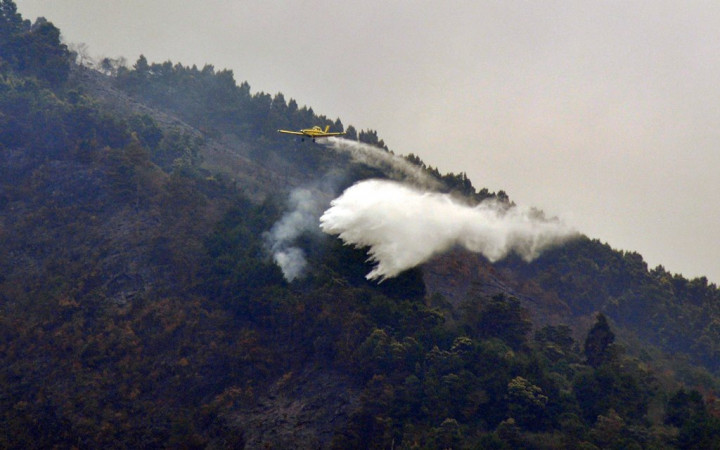 Heli Water Bomber Membombardir Merbabu