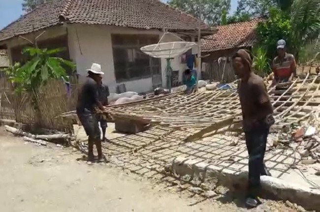 Pendistribusian Bantuan Logistik Terkendala Alat Angkut