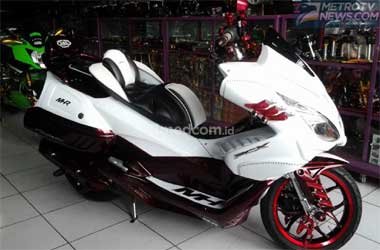 Honda PCX Si 'Burung Hantu' Garapan Hollywood Motor Sports