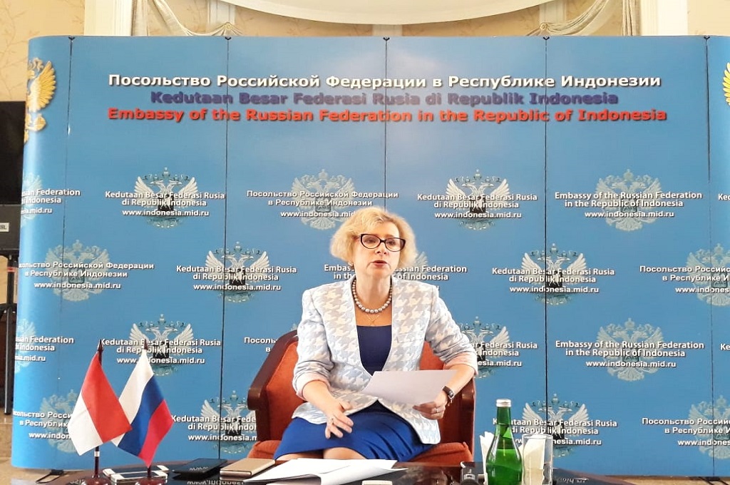 Dubes Rusia untuk Indonesia Lyudmila Vorobieva memberikan keterangan kepada awak media di kediamannya di Jakarta, Rabu 17 Oktober 2018. (Foto: Marcheilla Ariesta)