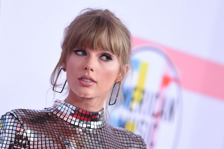 Taylor Swift Adu Peran dengan Idris Elba di Film Musikal Cats