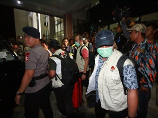 KPK Bawa 5 Kardus dan 3 Koper dari DPMPTSP Bekasi