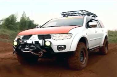 Modifikasi <i>Simple</i> Mobil Offroad ala Binsar Betonianto
