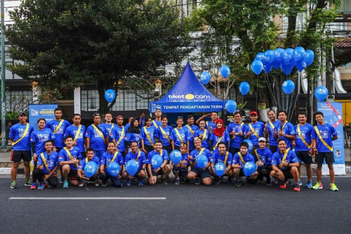 Olahraga Sambil Berwisata di Tiket.com Kudus Relay Marathon 2018