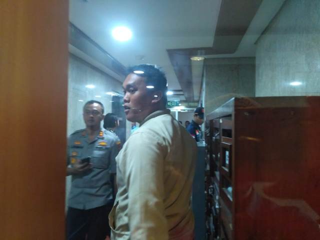 Lubang Diduga Proyektil Peluru Kembali Ditemukan di DPR