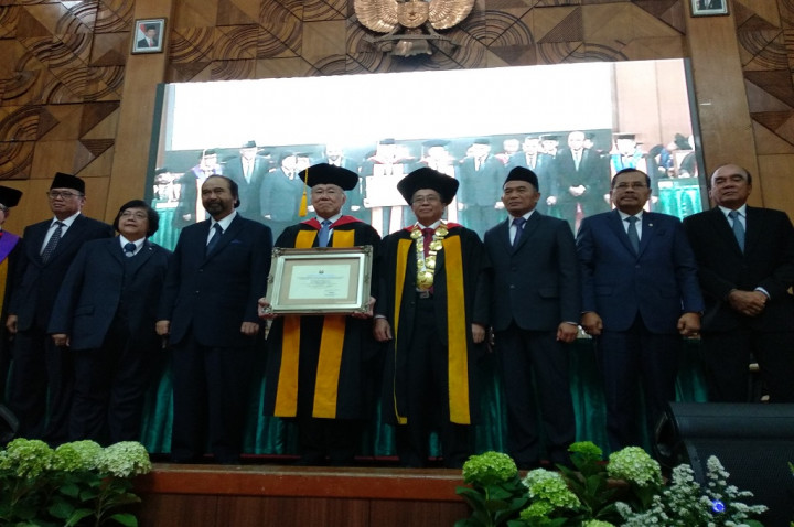 Menteri Perdagangan Diberi Gelar Doctor Honoris Causa