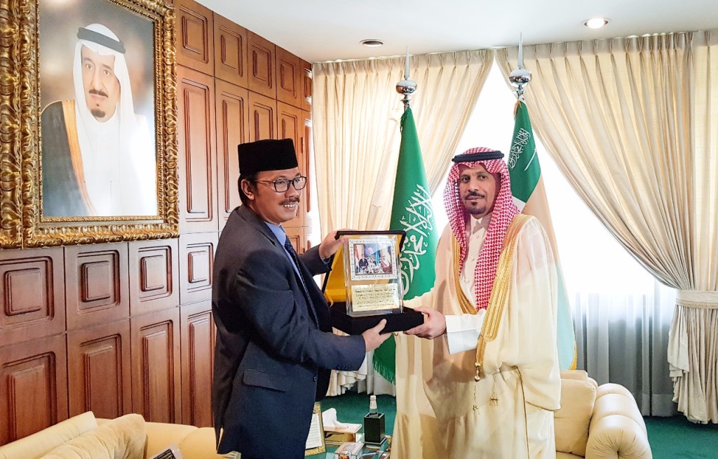 Dubes RI Maftuh Abegebriel dan Menteri Garda Nasional, Pangeran Khalid bin Abdulaziz bin Ayyaf. (Foto: Dok. KBRI Riyadh).