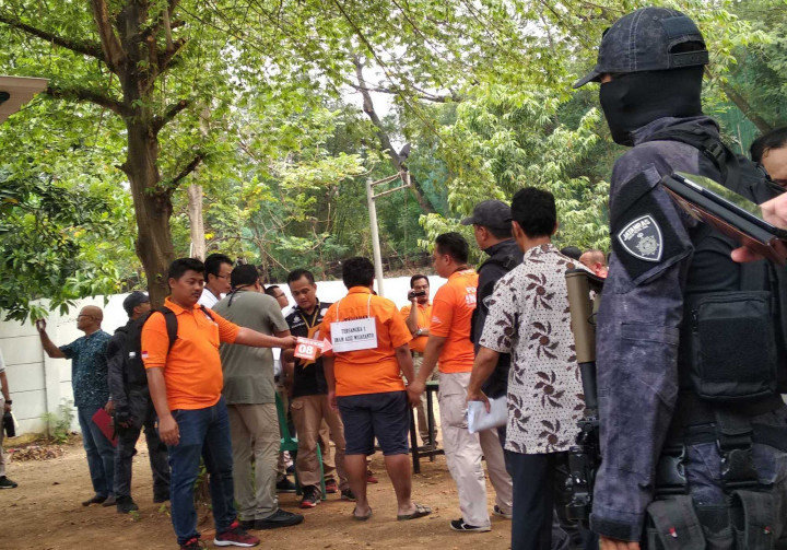 Mencari Jejak Peluru <i>Nyasar</i>