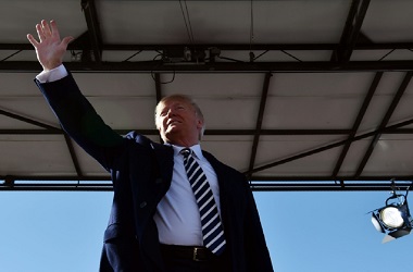 Trump akan Mundur dari Perjanjian Nuklir Rusia