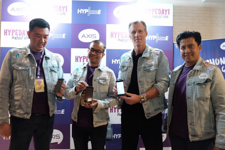 Operator AXIS Rilis Hyphone