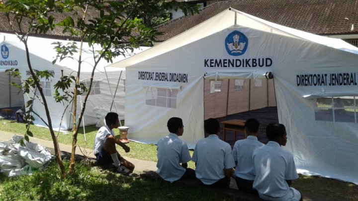 KPAI:  Pembagian Tenda Sekolah Darurat Diskriminatif