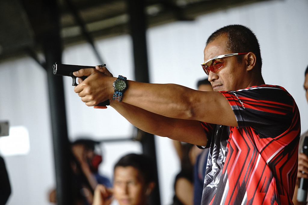 Polisi Lakukan Uji Tembak Peluru Nyasar di DPR