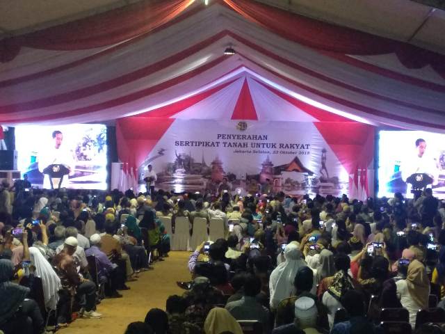 Jokowi Bagikan Lima Ribu Sertifikat Tanah di Jaksel