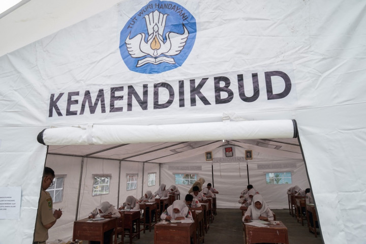 Mendikbud Tekankan Penggunaan Tenda Darurat Hanya Sementara