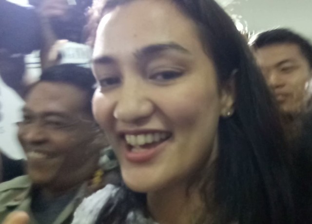 Atiqah Hasiholan Dicecar 16 Pertanyaan