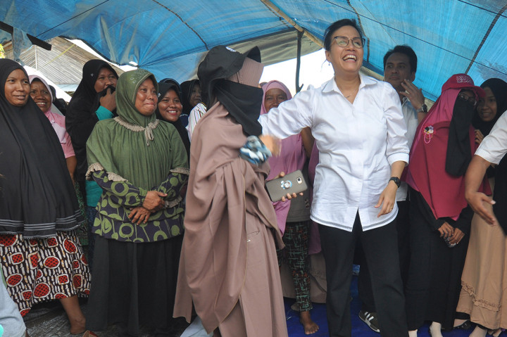 Menkeu Sri Mulyani Kunjungi Korban Gempa Palu