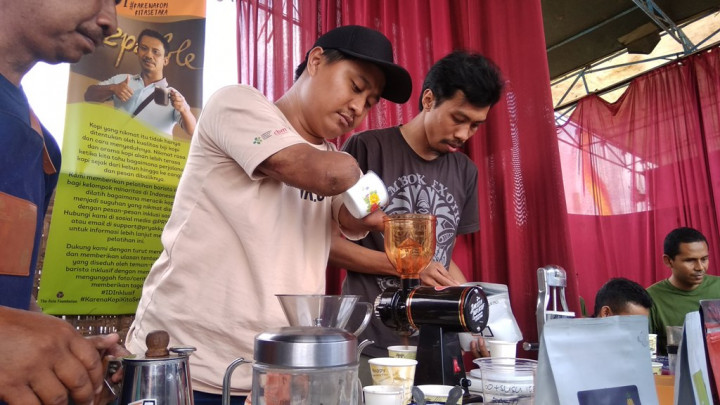 Barista Disabilitas Terobos Stigma Keterbatasan