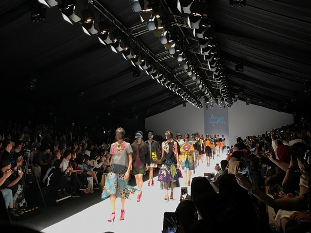 Kolaborasi Lenny Agustin dengan Kepulauan Sula di Jakarta Fashion Week 2019