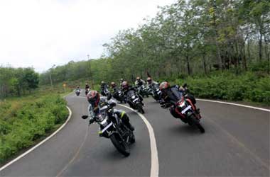 Touring Suzuki GSX150 Bandit Pecahkan Target 1.000 Km