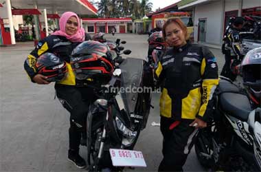 Dua Lady Biker Ini Tuntaskan Turing Surabaya-Bandung