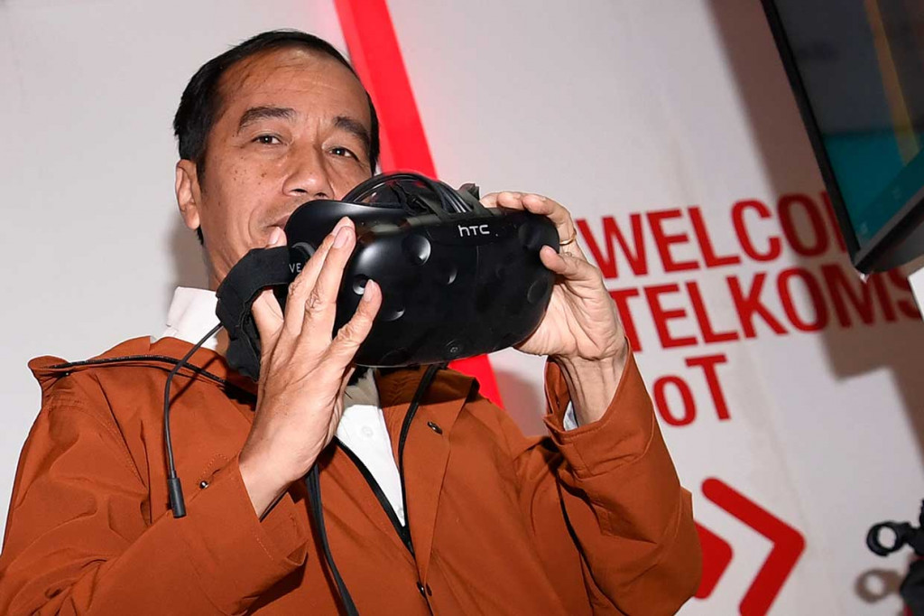 Jokowi Beli Jaket Lokal di Ideafest 2018