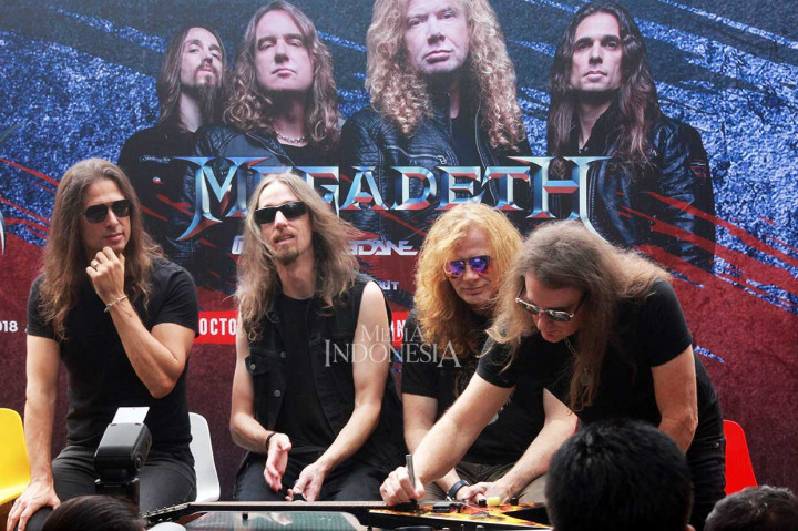 Megadeth Lelang Gitar untuk Korban Gempa Palu-Donggala