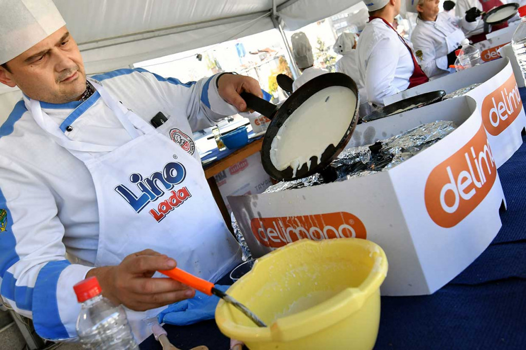 Koki Bosnia Pecahkan Rekor Membuat Panekuk