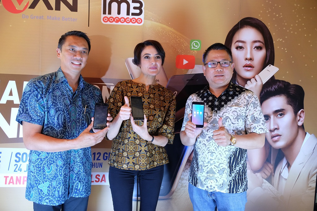 Indosat dan Advan bekerja sama untuk menyediakan paket bundling. 
