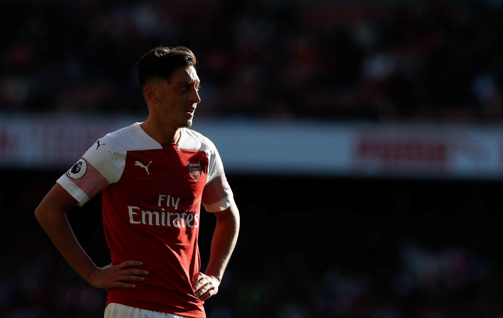 Mesut Oezil gagal membawa Arsenal menang atas Crystal Palace (Foto: AFP/Adrian Dennis)