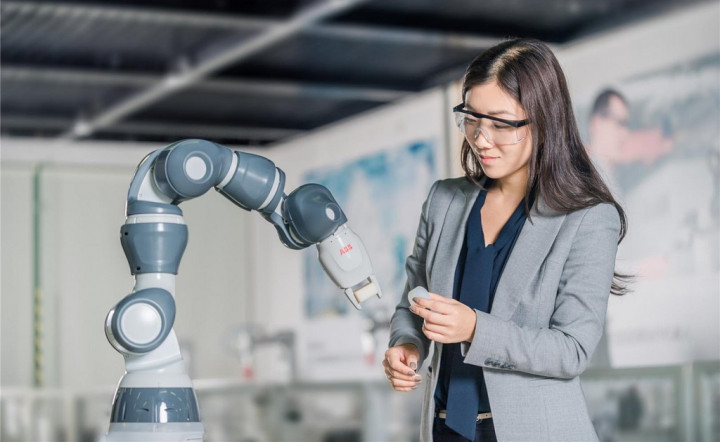 Pabrik Tiongkok Pakai Robot untuk Bikin Robot