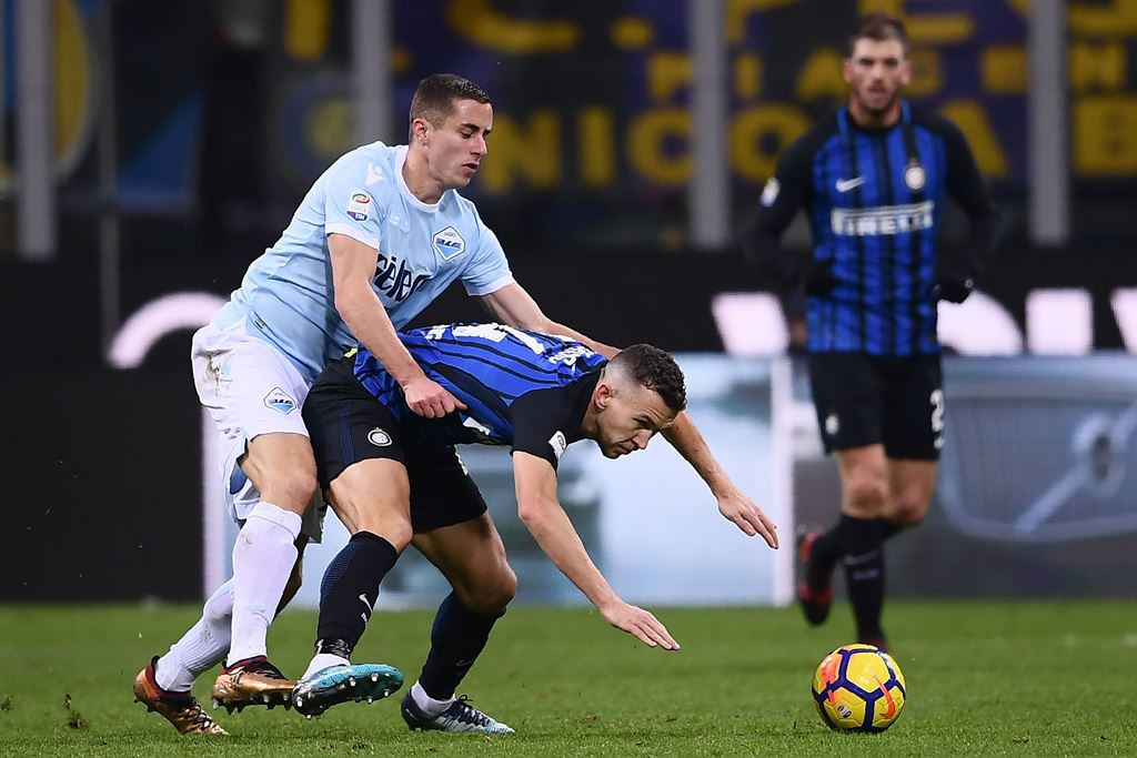 Suasana laga Inter Milan vs Lazio. (AFP PHOTO / MARCO BERTORELLO)