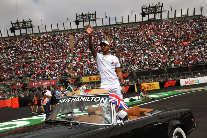 Momen Krusial Hamilton