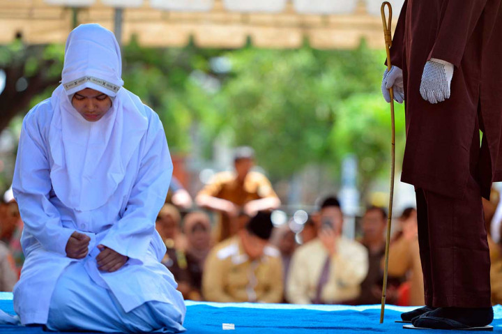 5 Pelanggar Syariat Islam Dihukum Cambuk