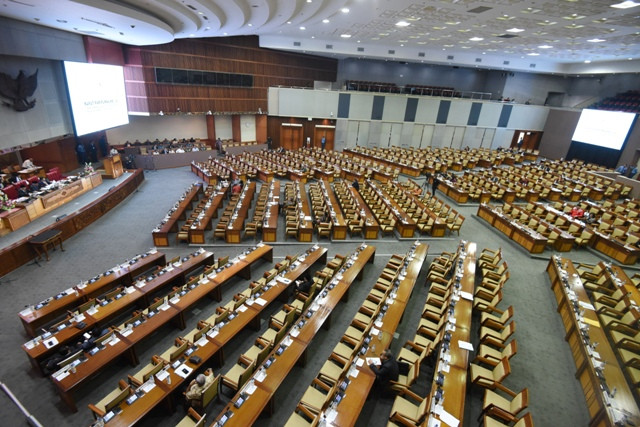 Anggota DPR mengikuti Rapat Paripurna di Kompleks Parlemen Senayan. Foto: Antara/Hafidz MUbarak.