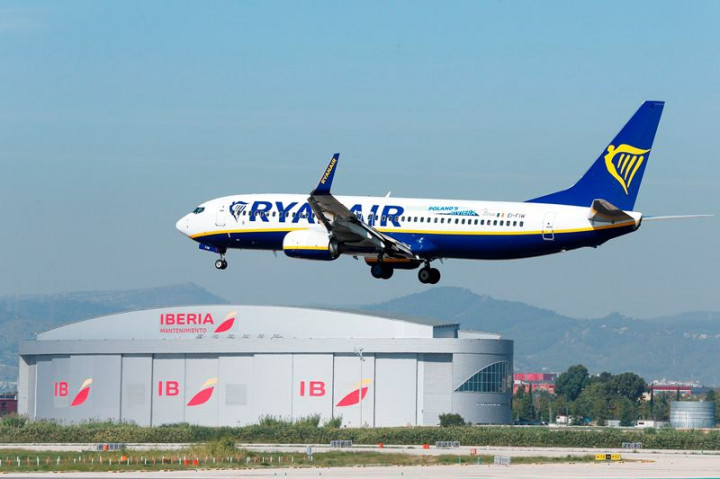 Dua Pesawat Ryanair Hampir Bertabrakan di Udara