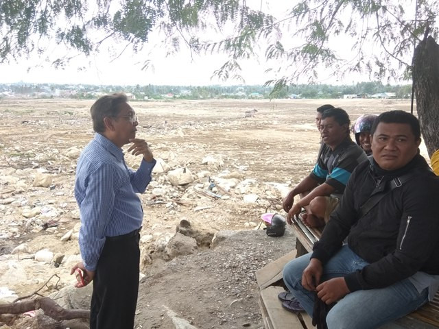 Mengais Besi Demi Popok Anak