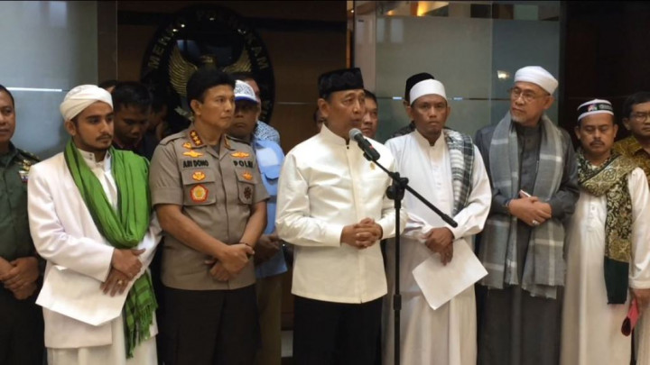 Pemerintah Pertimbangkan Tuntutan Massa Aksi 211