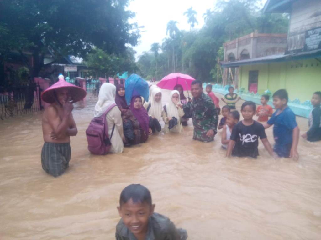 Banjir yang melanda Kota Padang, Sumatera Barat, Jumat, 2 November 2018. Dok.Kodam Bukit Barisan.