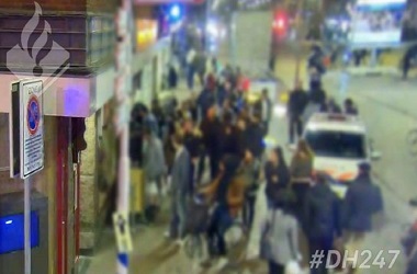 Polisi Belanda Geram Lihat Massa Merekam Pria Sekarat