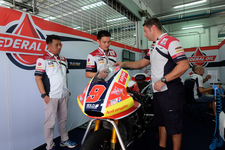 Mekanik Indonesia Berguru ke Tim Balap Moto2