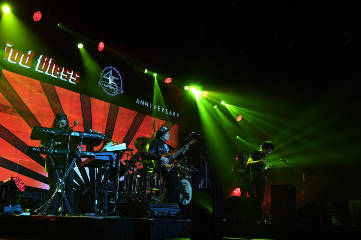 Konser 45 Tahun God Bless Berlangsung Meriah